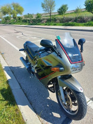 Suzuki GSX 1100 F Sportbike