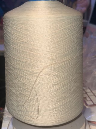 Hilo espumilla beige remallado
