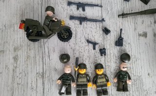 2 Tanques, Moto y 5 Soldados tipo Lego