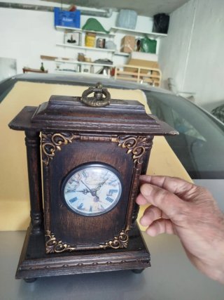 Reloj de mesa antiguo madera y latón
