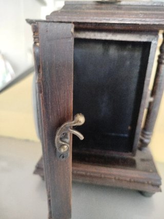 Reloj de mesa antiguo madera y latón