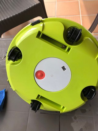 Robot limpiafondos piscina casi nuevo