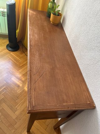 Scrivania in legno massello con cassetti
