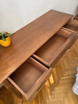 Scrivania in legno massello con cassetti