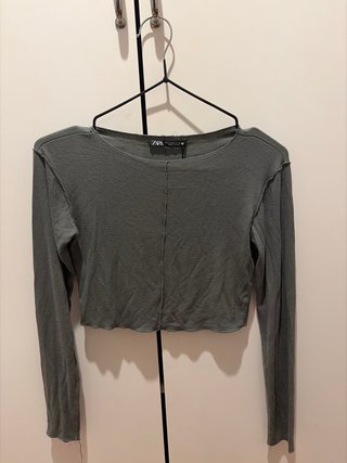Top Zara manga larga verde