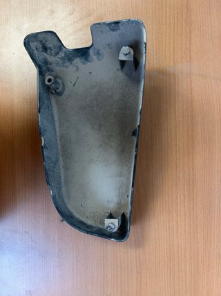 Tapa Bajo Asiento Kawasaki Vulcan 1500 Dcha