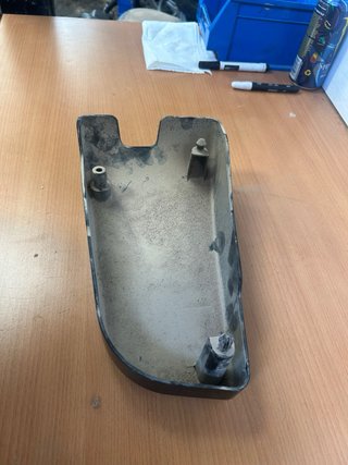 Tapa Bajo Asiento Kawasaki Vulcan 1500 Dcha
