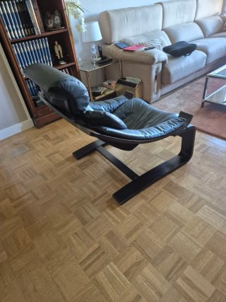 Butaca relax cuero negro y madera