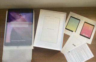 iPad 8ª Gen Plata + Cargador