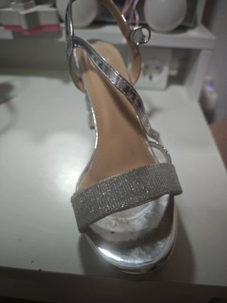 Zapatos de tacón plateados