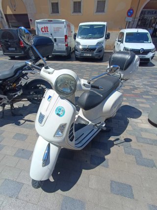 Vespa GTS 300 Blanca