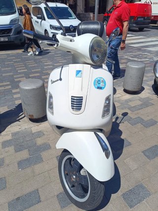 Vespa GTS 300 Blanca