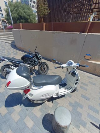 Vespa GTS 300 Blanca