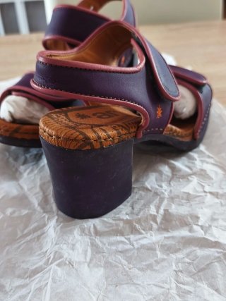 Sandalias Art Piel Velcro Morado Rosa