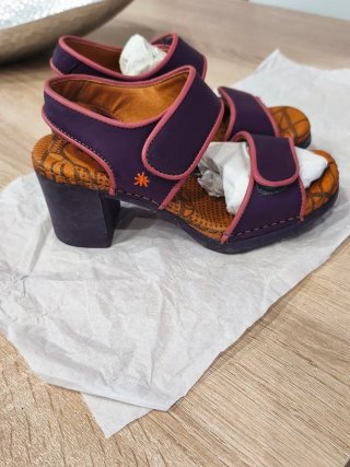 Sandalias Art Piel Velcro Morado Rosa