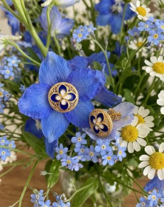 Brincos Dourados com Azul e Branco