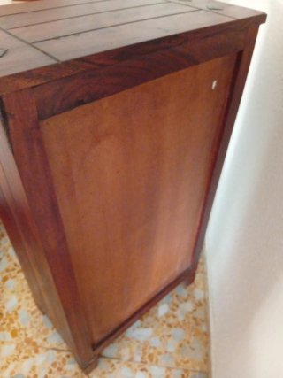 Vinera de madera con cajón