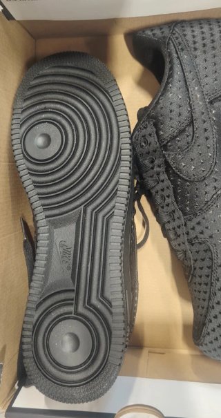 Nike Air Force 1 Retro T.44 más zapas en el perfiL