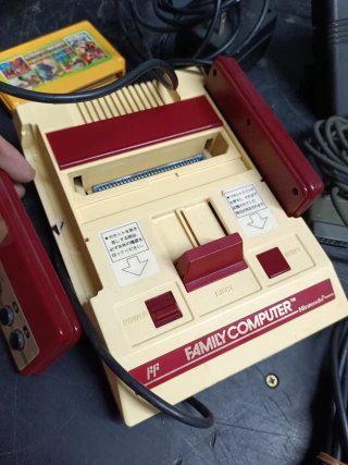 Lote Nintendo Famicom con mandos y accesorios