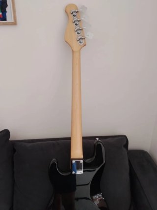 Bajo Eléctrico Negro