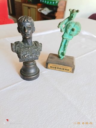 Lotto 2 statuette storiche