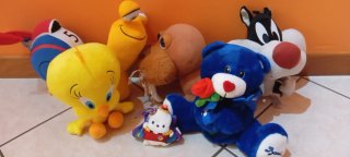 Lotto peluche misti e Looney tunes