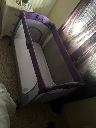 Cuna de viaje plegable morada