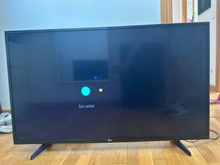 Televisor LG 55" Semi-Smart TV.