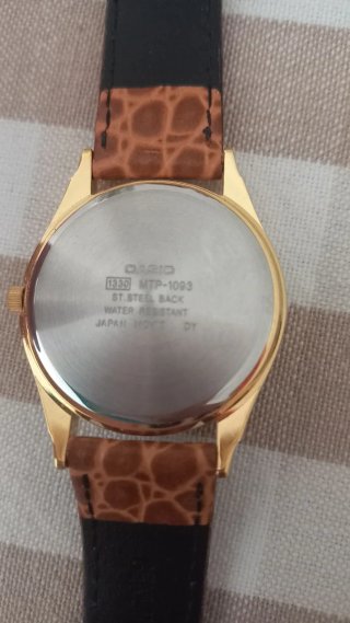 Reloj Casio Dorado Correa Marrón Pila no incluida