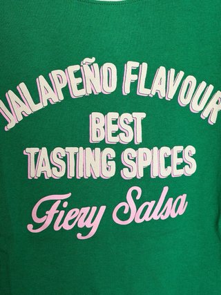 Camiseta verde Zara con texto