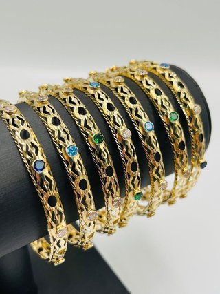 SEMANARIO PERFORADO CON PIEDRAS DE COLORES.Oro 18K