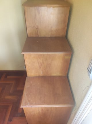 Cómoda escalonada de madera