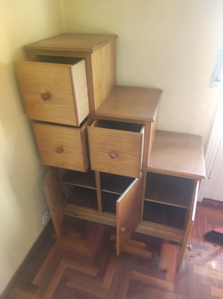 Cómoda escalonada de madera