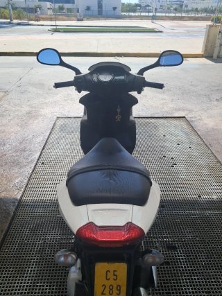 Piaggio NRG Scooter Roja y Blanca