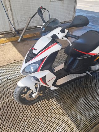 Piaggio NRG Scooter Roja y Blanca