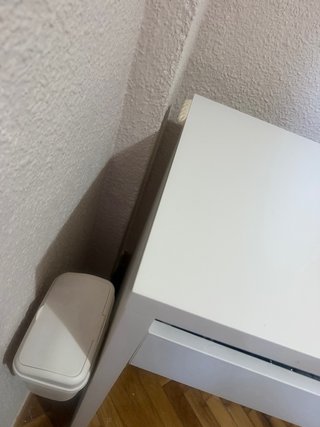 Escritorio blanco con cajón