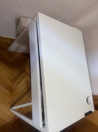 Escritorio blanco con cajón