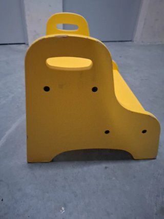 Taburete infantil Ikea madera amarillo
