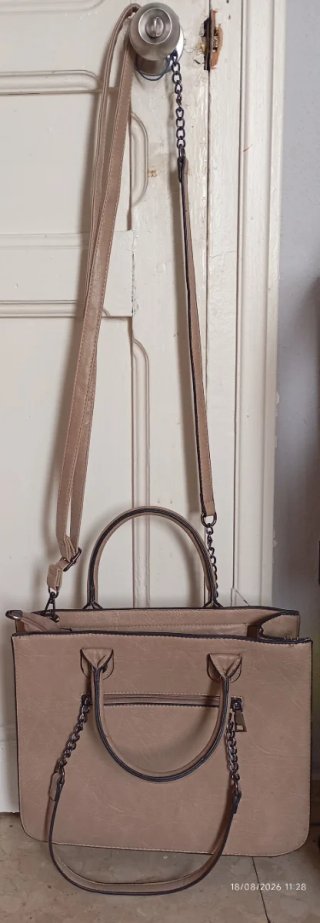Bolso piel sintética beige con correa