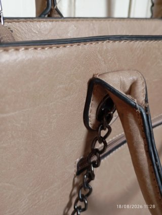 Bolso piel sintética beige con correa