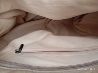 Bolso piel sintética beige con correa