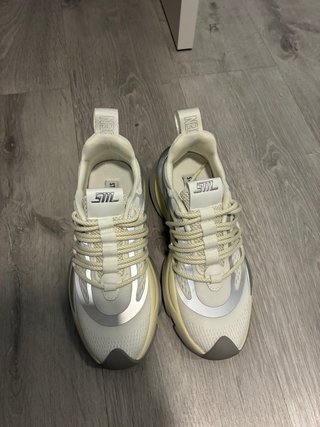 Zapatillas Steve Madden Boost Up grises y blancas