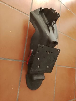 Guardabarros Piaggio Beverly con portamatrícula