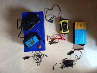 Bateria Ultracell 12V 98Ah, Controlador y Cargador