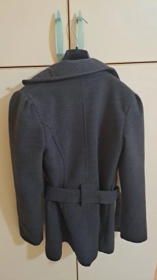 Cappotto corto donna grigio antracite con cintura