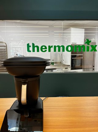 Thermomix TM7 sin estrenar + cortador