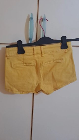 Shorts Stradivarius Gialli Taglia 32