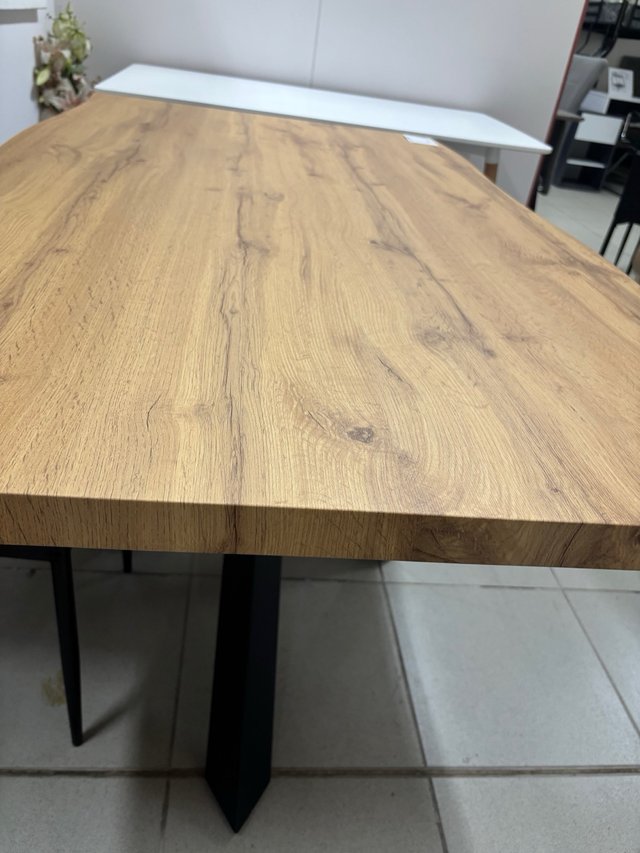 Mesa comedor madera y patas hierro negro