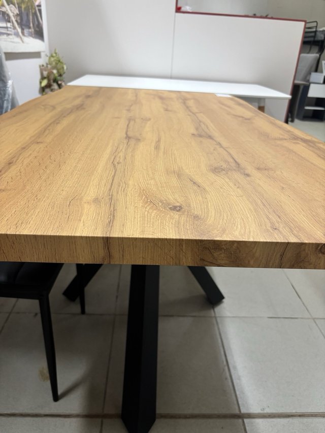 Mesa comedor madera y patas hierro negro