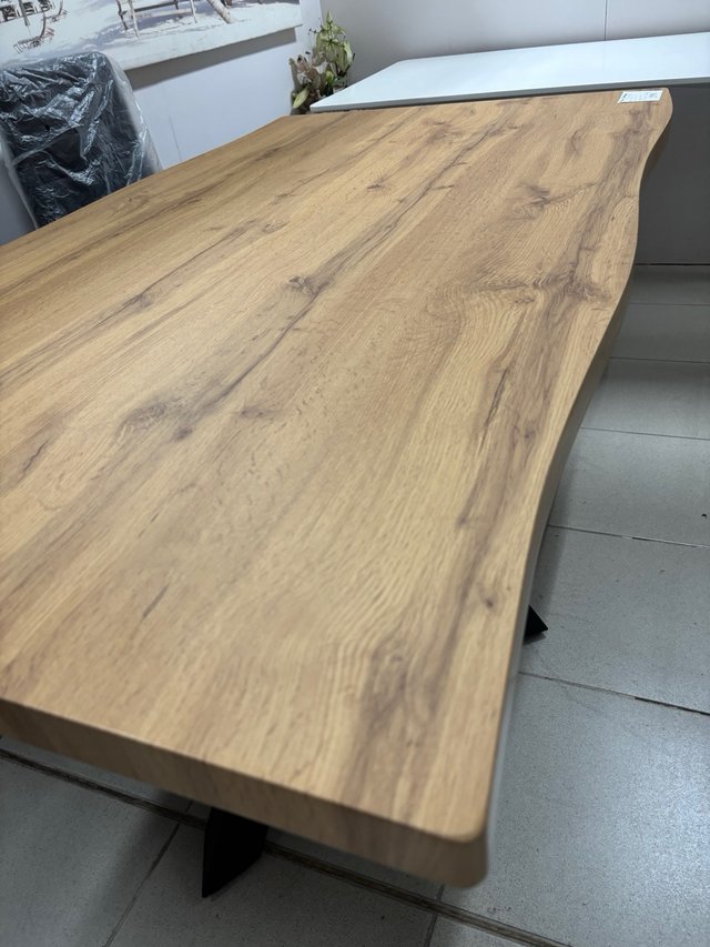 Mesa comedor madera y patas hierro negro